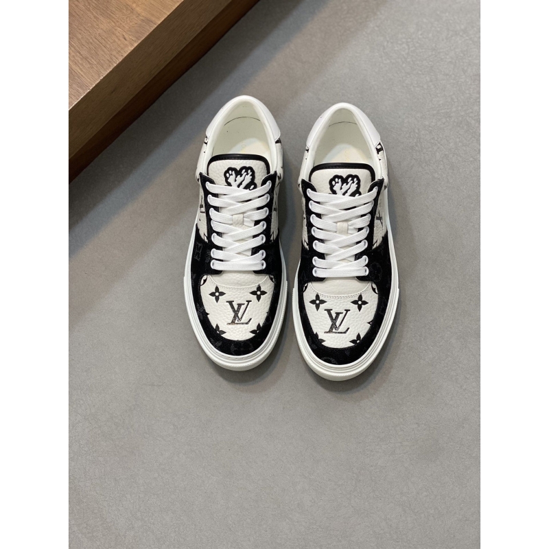 l**is V*t*n sneakers